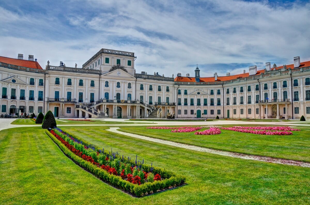 Esterházy-kastély https://info.kisfaludyprogram.hu/assets/img/fejlesztes/attrakcio.jpg